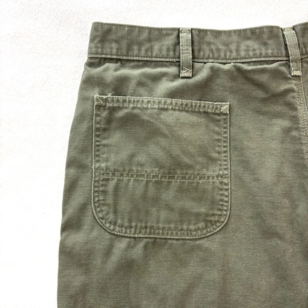 Vintage “90’s” Carhartt Men's Army Green Canvas Carpenter Knee Length Short (42)